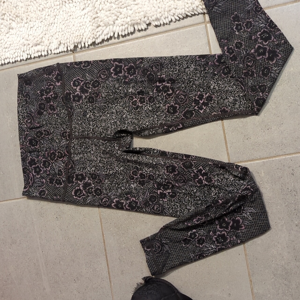 Lululemon - Picture 4 of 4